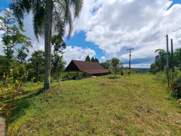Chácara à venda em Quatro Barras com 21.788 m² e vista para as montanhas
