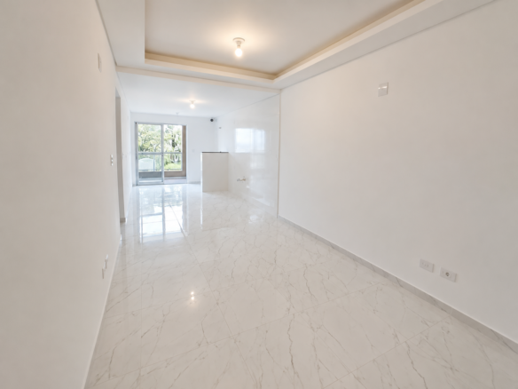 Apartamento à venda em Pinhais com 74m², 3 quartos, sacada com churrasqueira e 2 vagas no Centro